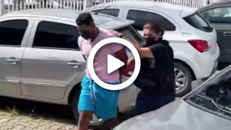 VÍDEO: após separação, homem é preso por lançar uma faca na testa de ex-companheira, em Manaus