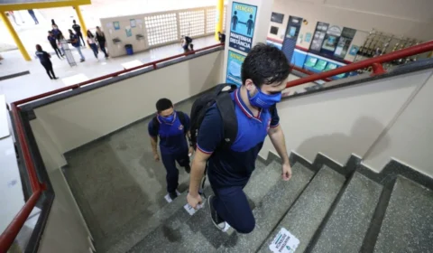 Mais de 417 mil alunos voltam às aulas na rede estadual de ensino do Amazonas, nesta segunda-feira