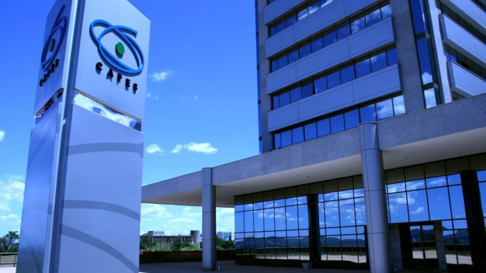 Capes divulga edital para bolsas de doutorado-sanduíche no exterior