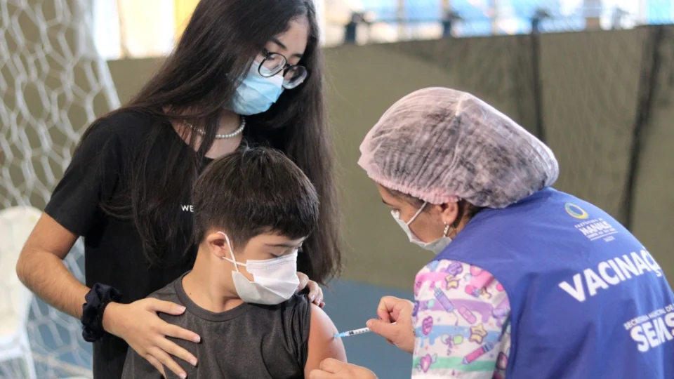 STF estende até janeiro prazo para União se manifestar sobre vacinação de crianças