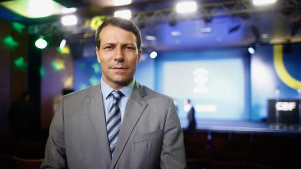 Leonardo Gaciba é demitido da presidência da Comissão de Arbitragem pela CBF