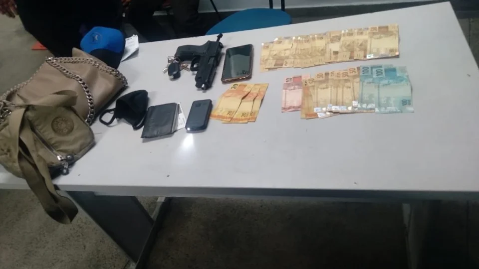 Dupla é presa em flagrante após tentar assaltar empresa em Manaus