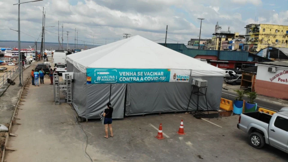 Novo ponto de vacinação contra a Covid-19 na orla da Manaus Moderna vai funcionar de segunda a sexta