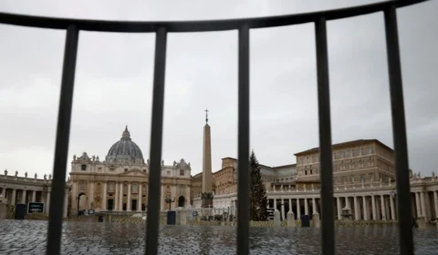 Ex-arcebispo polonês é banido de cerimônias por negligência sobre abuso sexual