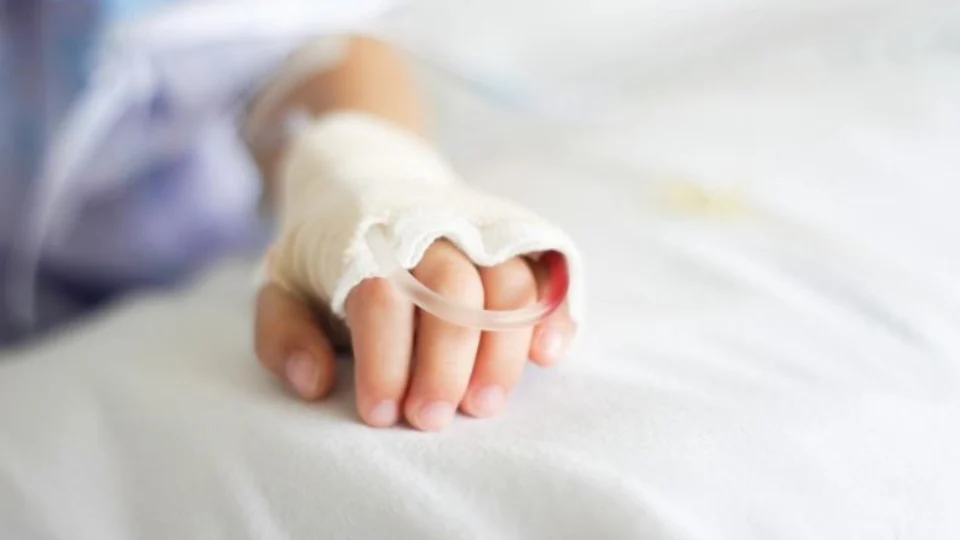 Criança tem cirurgia cardíaca de urgência adiada por família não aceitar sangue de doadores vacinados contra covid, na Itália