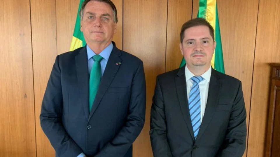 Bruno Bianco vai assumir a Advocacia-Geral da União, anuncia Bolsonaro