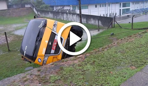 VÍDEO: acidente é registrado com amarelinho no Distrito Industrial em Manaus