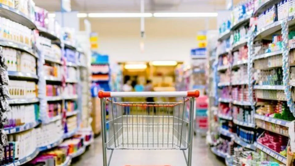 Presa desde 29 de setembro, STJ manda soltar mãe de cinco filhos que furtou refrigerante, miojo e pacote de suco em pó