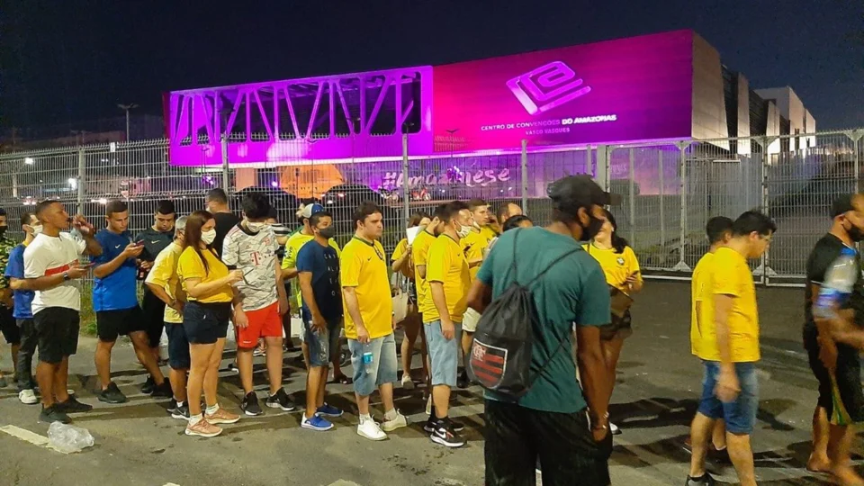 Brasil X Uruguai: torcedores citam alegria e ansiedade a caminho da Arena da Amazônia