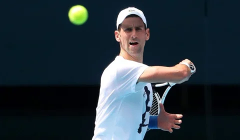 Tenista Novak Djokovic não poderá jogar Roland Garros sem vacina, diz governo francês