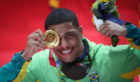 Hebert Conceição vence por nocaute e é campeão olímpico