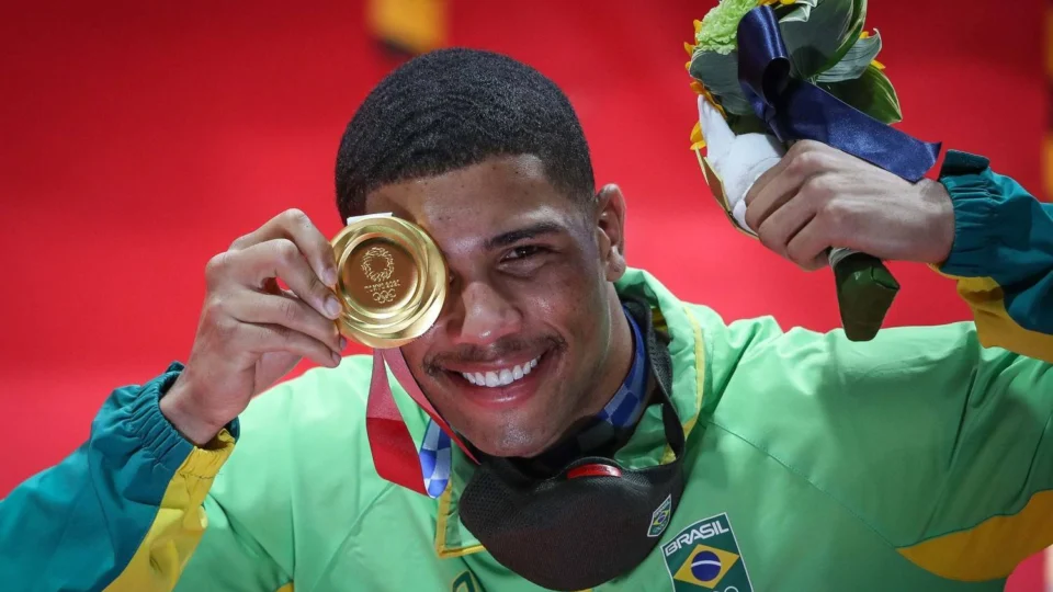 Hebert Conceição vence por nocaute e é campeão olímpico