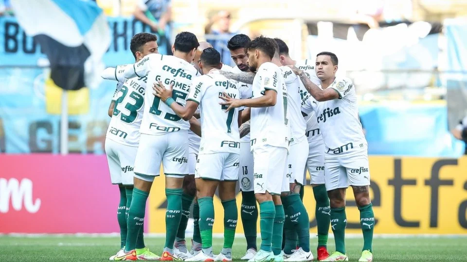 Palmeiras jogará contra Chelsea com camisa e calção brancos e meiões verdes