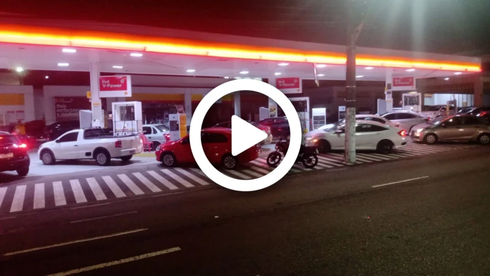 VÍDEO: aumento no preço de combustíveis provoca filas nos postos de gasolina, em Manaus