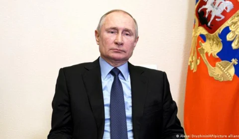 Presidente da Rússia se isola após constatar casos próximos de Covid-19