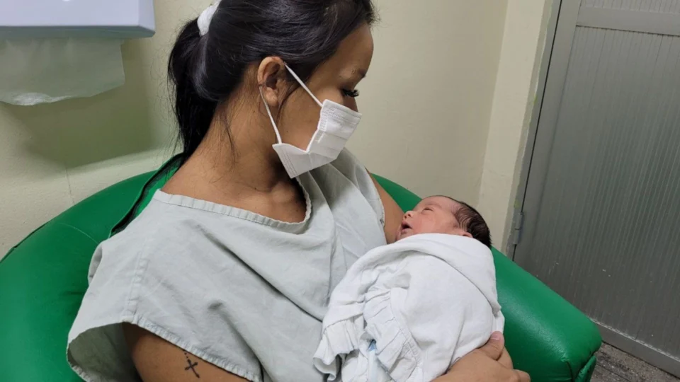 Em Manaus, primeiro bebê de 2022 nasce nos 17 primeiros minutos do ano novo
