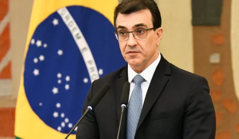 Ministro defende transferência de tecnologias para produção de vacinas