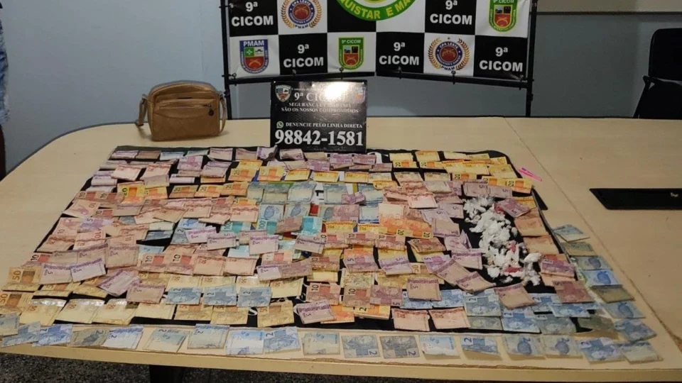 Motorista desconfia de passageiros, chama a polícia, e dupla é presa com dinheiro e drogas no AM