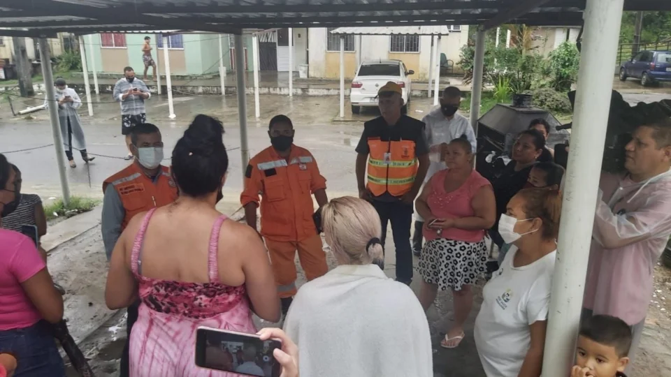 Mais de 50 ocorrências foram registradas em Manaus durante as fortes chuvas desta segunda-feira