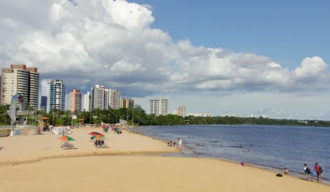 Em Manaus, praia da Ponta Negra fica interditada no feriadão