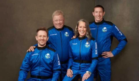 Capitão Kirk, de Star Trek, viaja ao espaço pela primeira vez