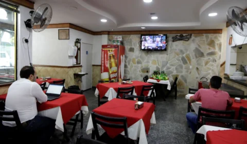 Sindicato de bares orienta empregador a demitir quem recusar vacina