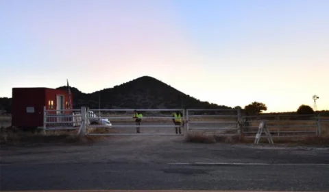 Horas antes da morte de Halyna, parte da equipe do filme ‘Rust’ se demitiu por causa de outro acidente com arma