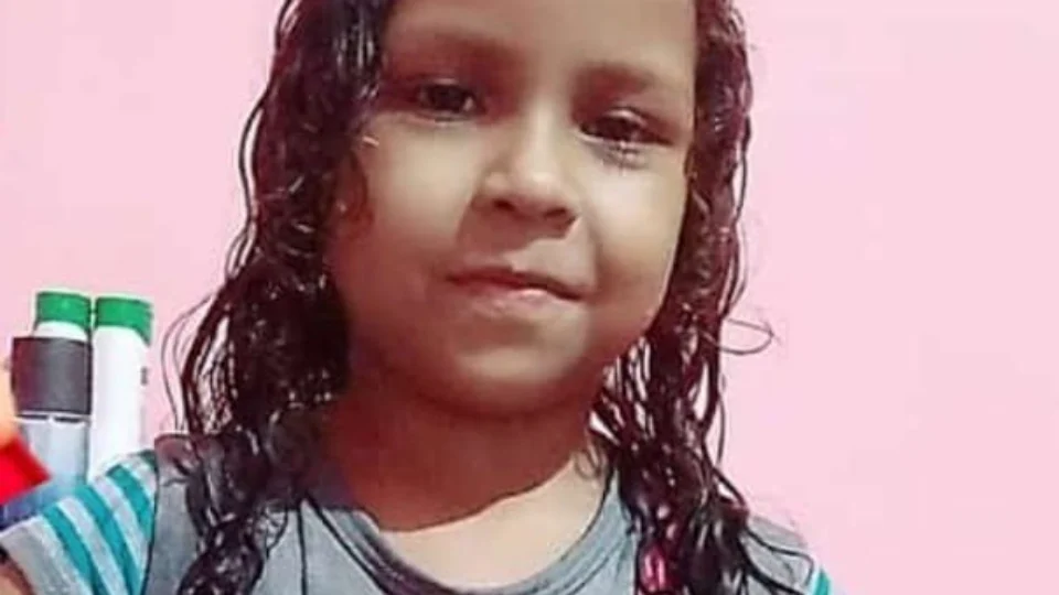 Menina de 7 anos desaparece durante passeio na orla da Ponta Negra, Zona Oeste de Manaus