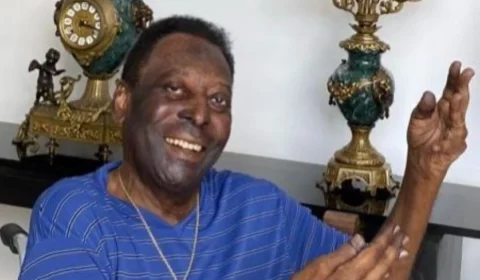 Pelé volta ao hospital para continuar tratamento contra câncer