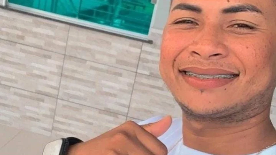 Jovem é executado com 4 tiros quando jogava bola no interior do Amazonas