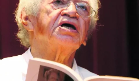 ‘A sua voz se cala, mas os seus poemas falarão eternamente’, diz Tenório Telles sobre partida de Thiago de Mello