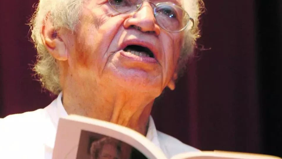 ‘A sua voz se cala, mas os seus poemas falarão eternamente’, diz Tenório Telles sobre partida de Thiago de Mello