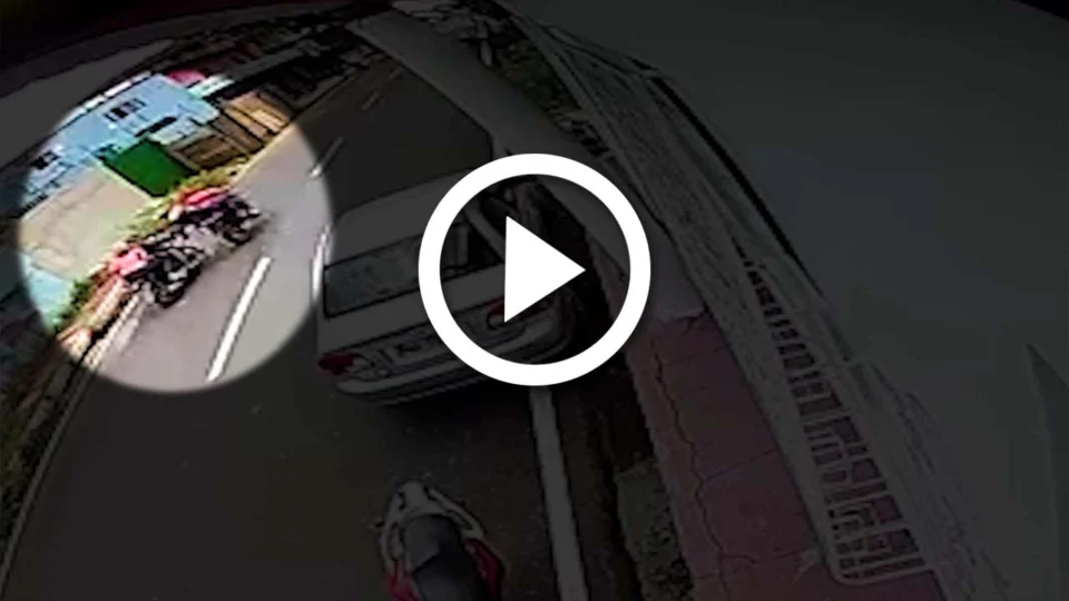 VÍDEO: dupla assalta e derruba casal de moto em Parintins-AM