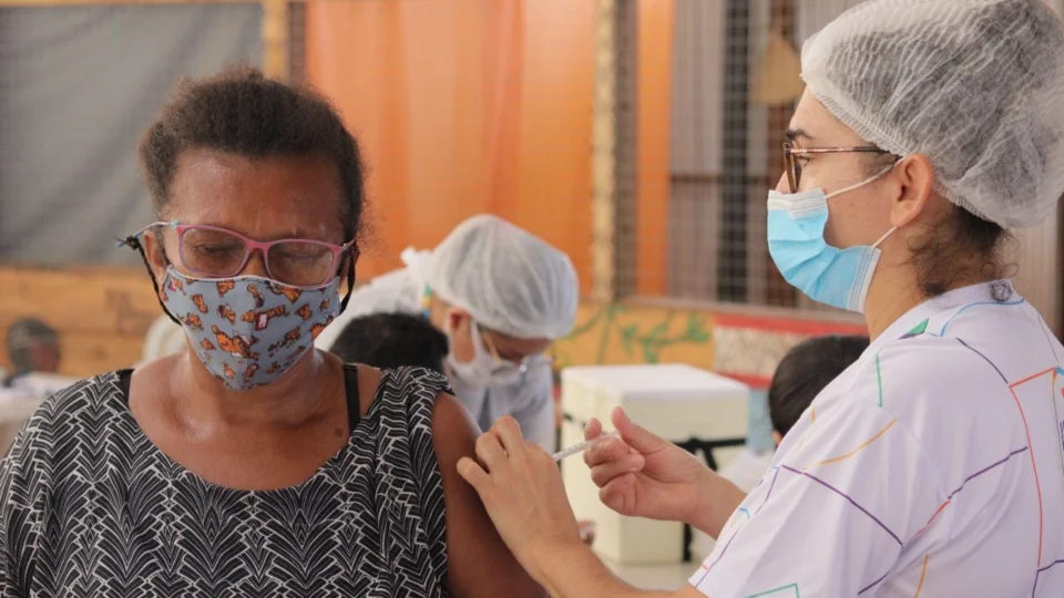 Vacinação deve alcançar 35 etnias indígenas em área urbana de Manaus