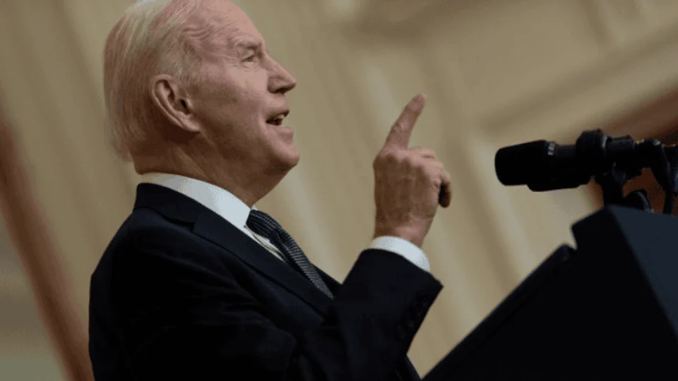 Em post, Biden critica Rússia por ataque a Ucrânia