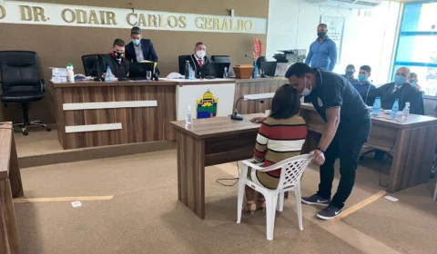 Mulher que matou o marido com um tiro no pescoço vai a julgamento nesta quinta, em Coari