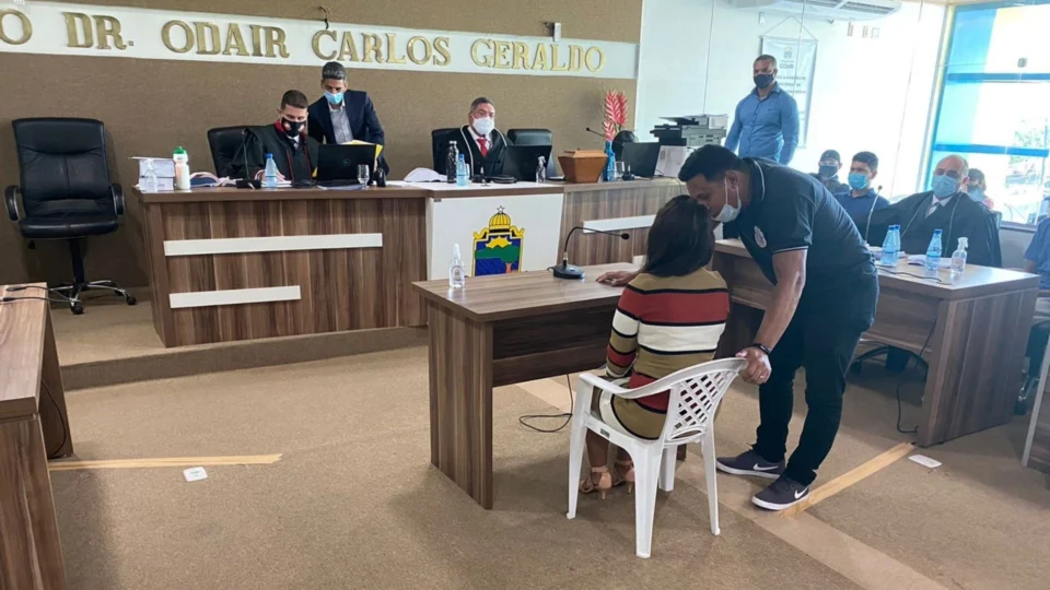 Mulher que matou o marido com um tiro no pescoço vai a julgamento nesta quinta, em Coari