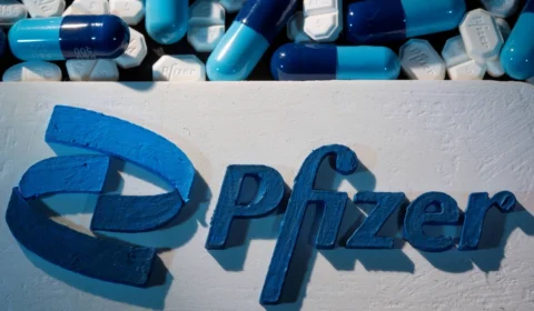 Pfizer anuncia pílula contra Covid que reduz hospitalização e morte em 89%