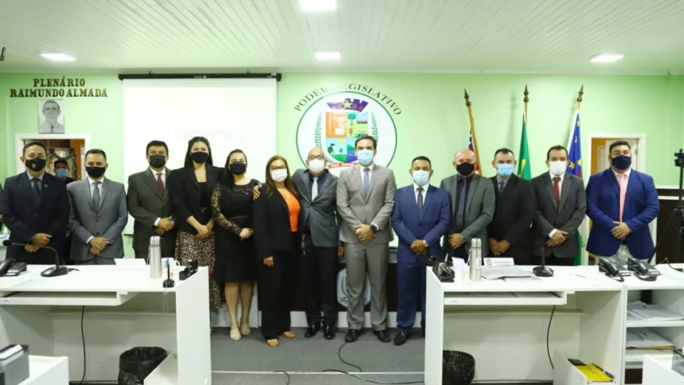 Câmara Municipal de Parintins, no AM, pretende gastar R$ 465 mil com combustível para 13 vereadores