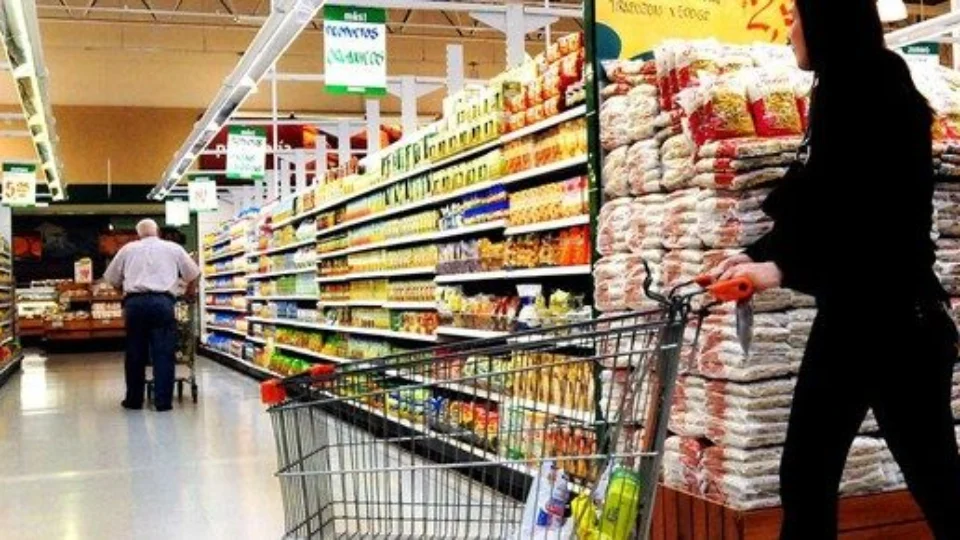 Valor da cesta básica aumenta em 16 capitais brasileiras no mês de janeiro, diz Dieese