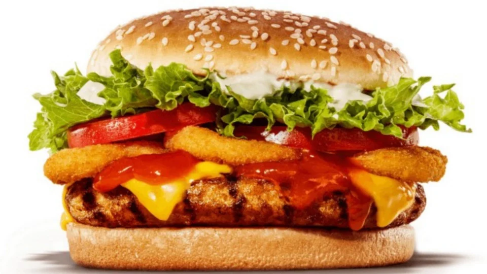 Após notificação do Procon, Burger King muda nome de sanduíche Whopper Costela para Whopper Paleta Suína