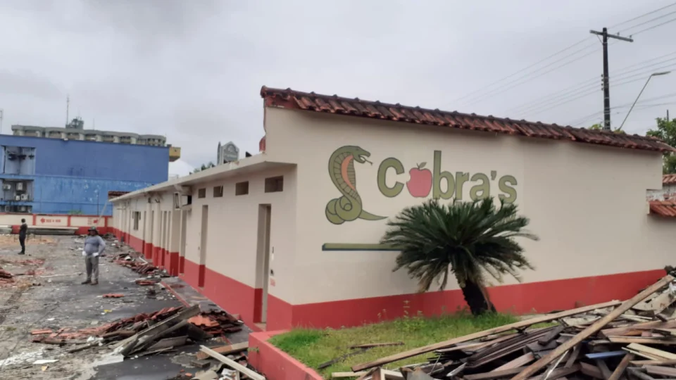 Motel na Djalma Batista, em Manaus, é demolido sem licença do Implurb