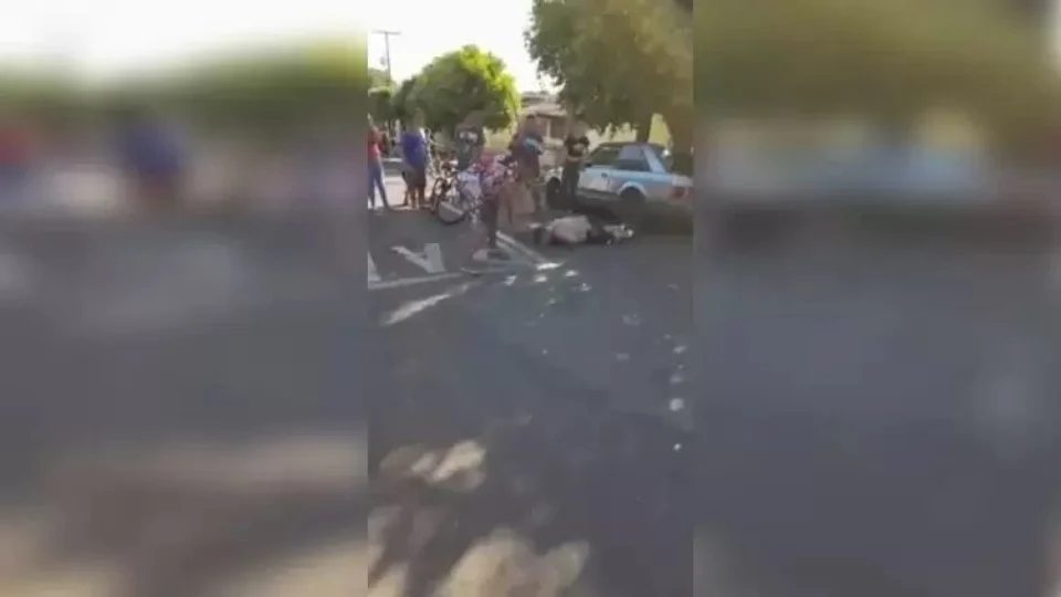 Ao tentar defender o filho, homem é agredido a pauladas por adolescentes no interior de São Paulo