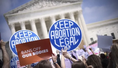 Estado americano do Kansas mantém direito ao aborto legal
