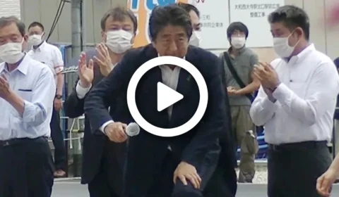 VÍDEO: veja exato momento em que ex-premiê do Japão Shinzo Abe é baleado e morto durante discurso