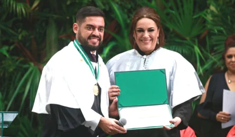 Novo reitor e vice-reitora da UEA são empossados em Manaus