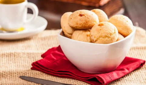 RECEITA FÁCIL: aprenda a fazer pão de queijo com apenas 3 ingredientes