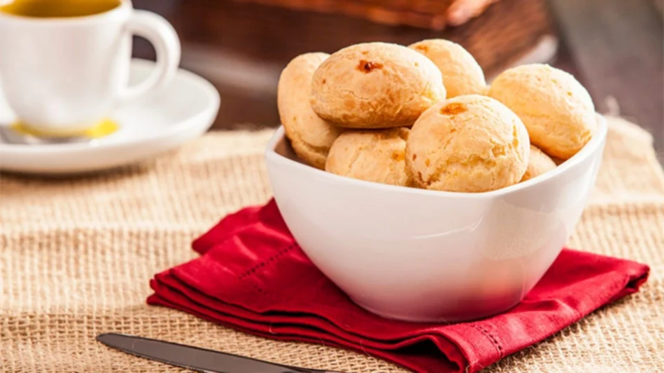 RECEITA FÁCIL: aprenda a fazer pão de queijo com apenas 3 ingredientes