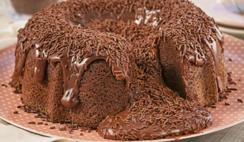 RECEITA FÁCIL: aprenda a fazer bolo vulcão de brigadeiro