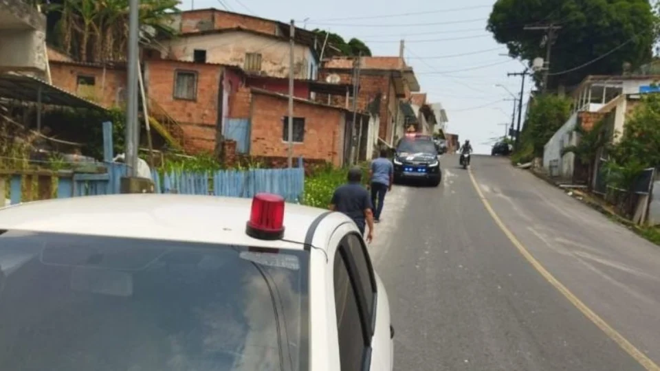 Funcionários de empresa de móveis são presos por desviar produtos e vender na internet, no interior do AM